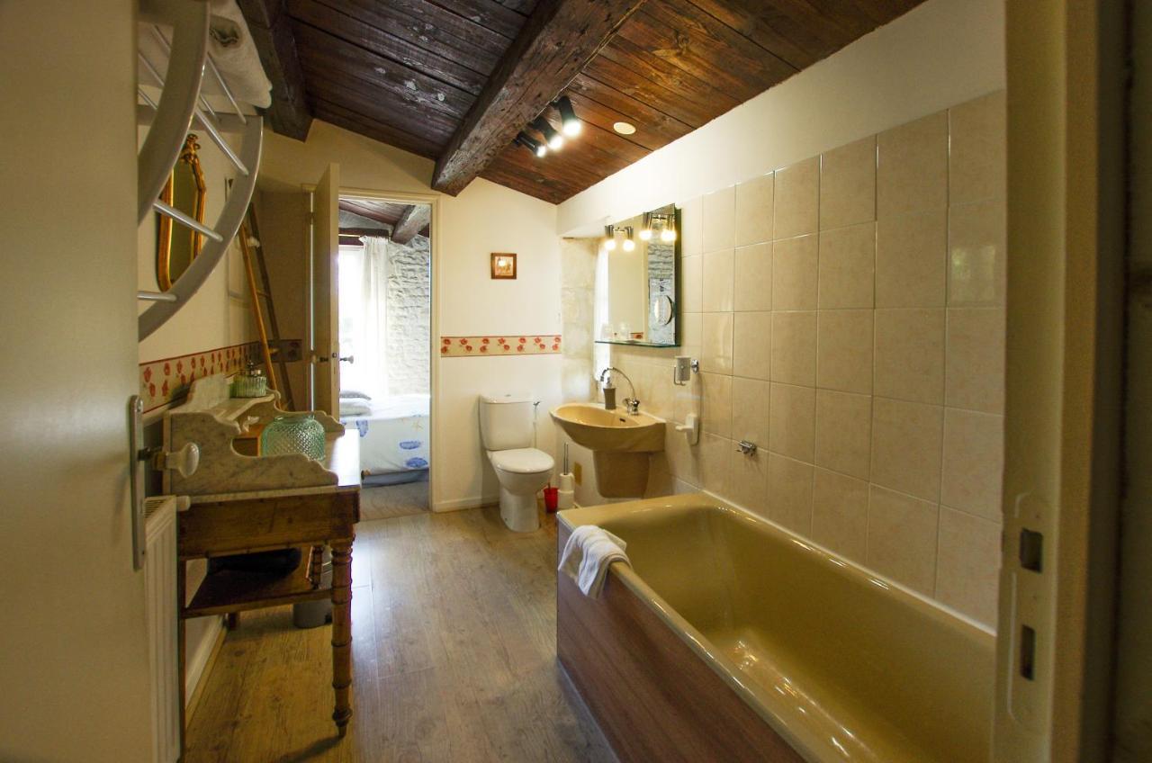 Bed and Breakfast Logis Saint Leonard Dompierre-sur-Mer Екстер'єр фото